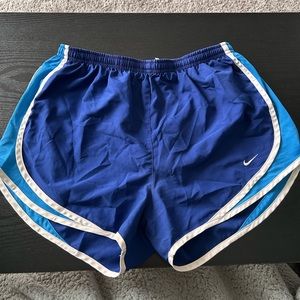 Nike running shorts, used in good condition! Size M